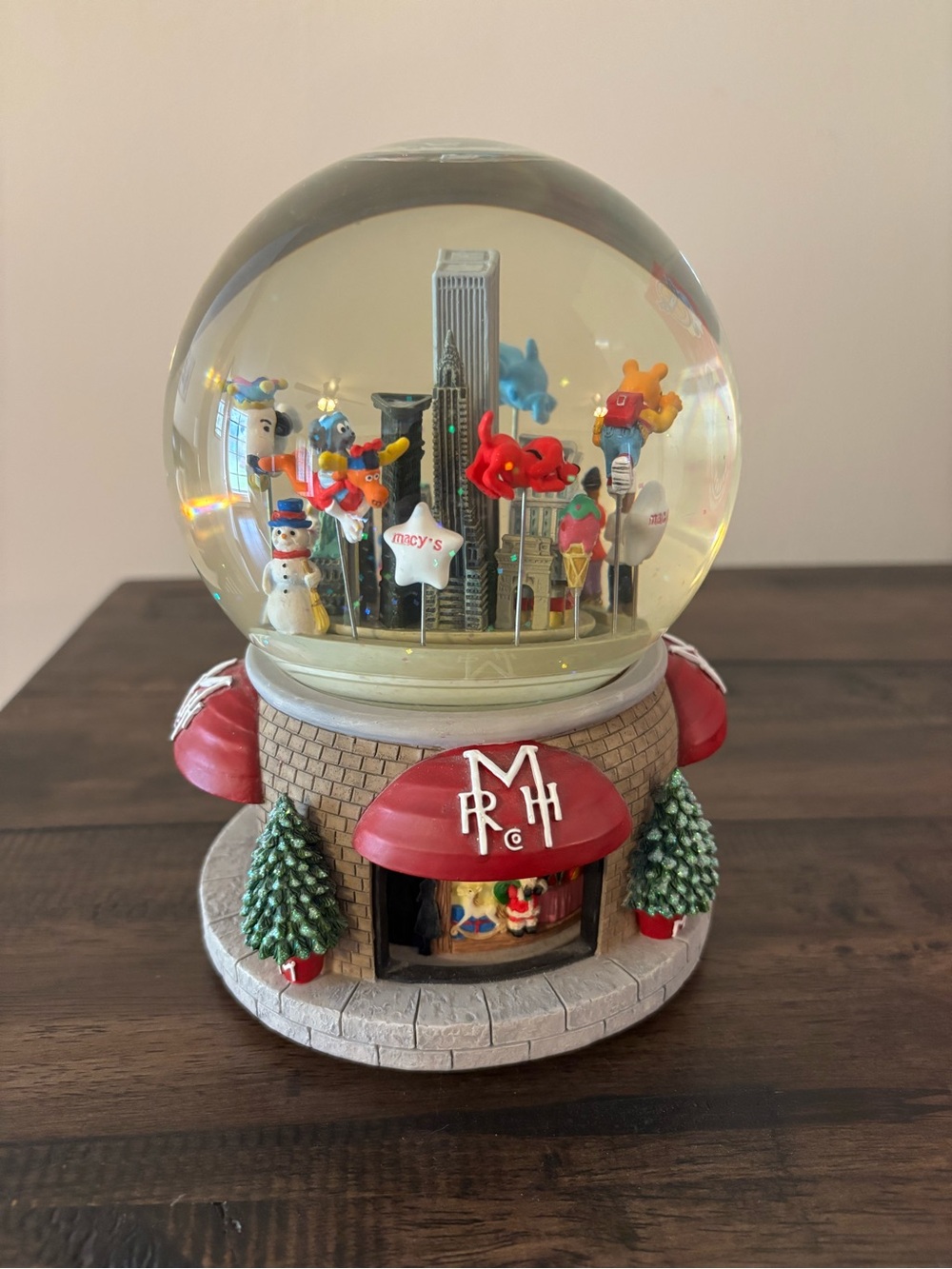 Macy’s Thanksgiving Day Parade Snow Globe-2000 - Picture 4 of 6